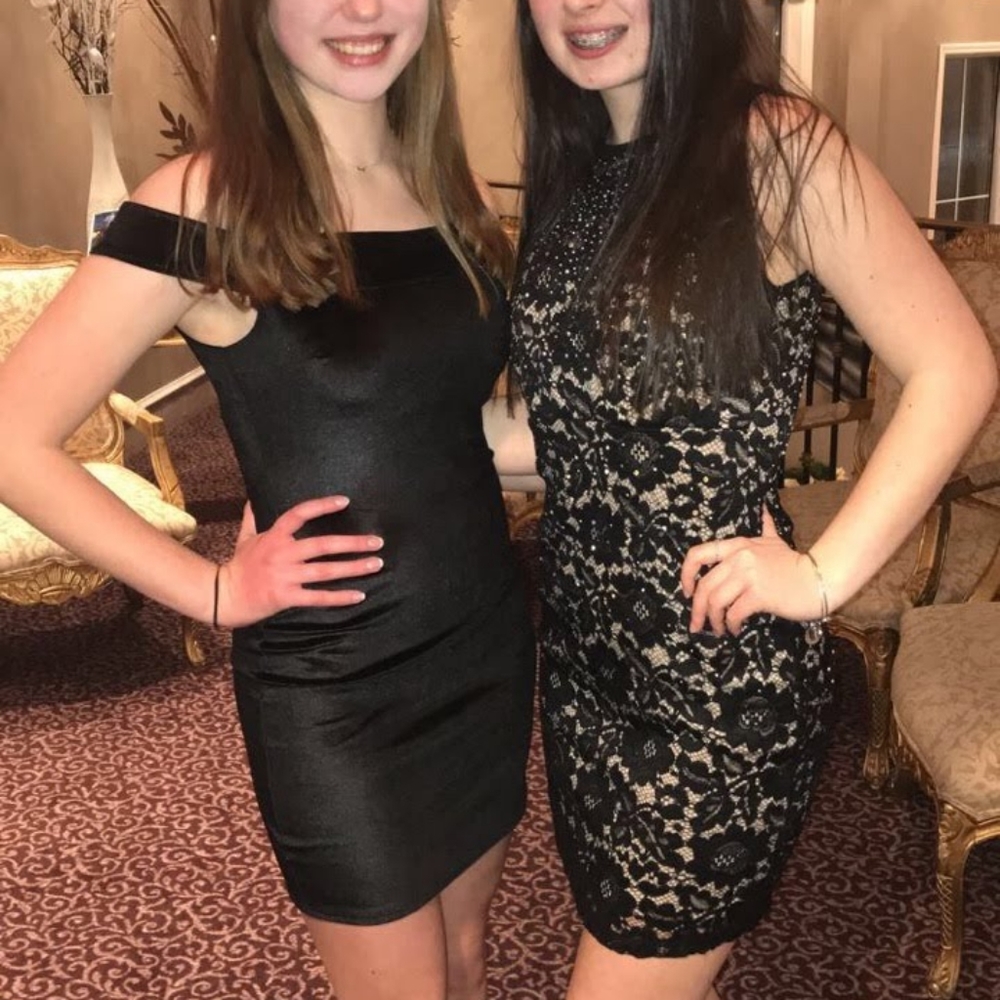 Black velvet dress - Picture 2 of 6